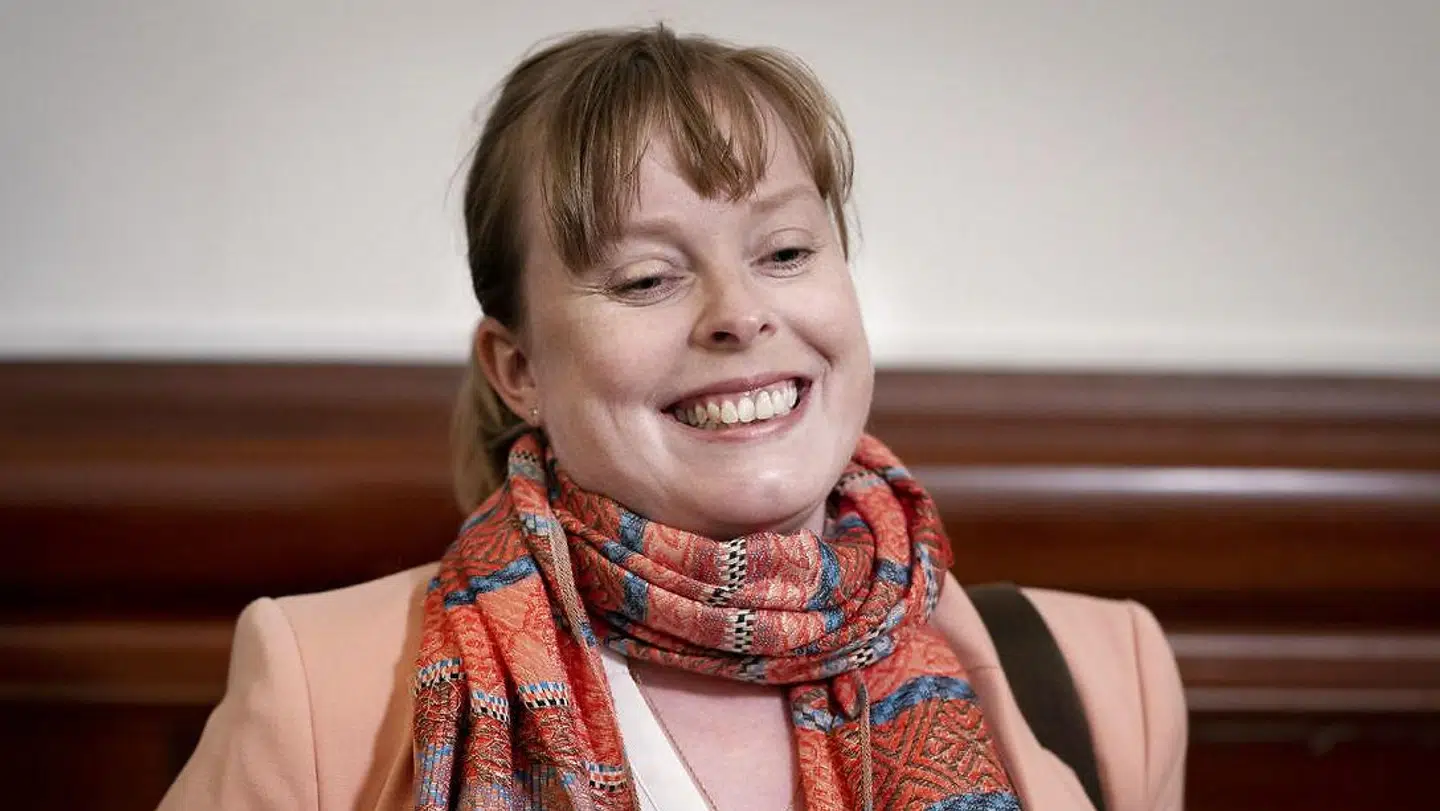 Kulturminister Joy Mogensen (S) er onsdag i samråd om regeringens planer for tilskueradgang til Superligaen for den resterende del af sæsonen og for den kommende sæson.
