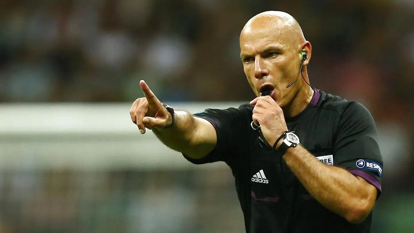 Howard Webb har tre børn fra et tidligere ægteskab. Han blev skilt i 2016, inden han kastede sin kærlighed på sin dommerkollega.