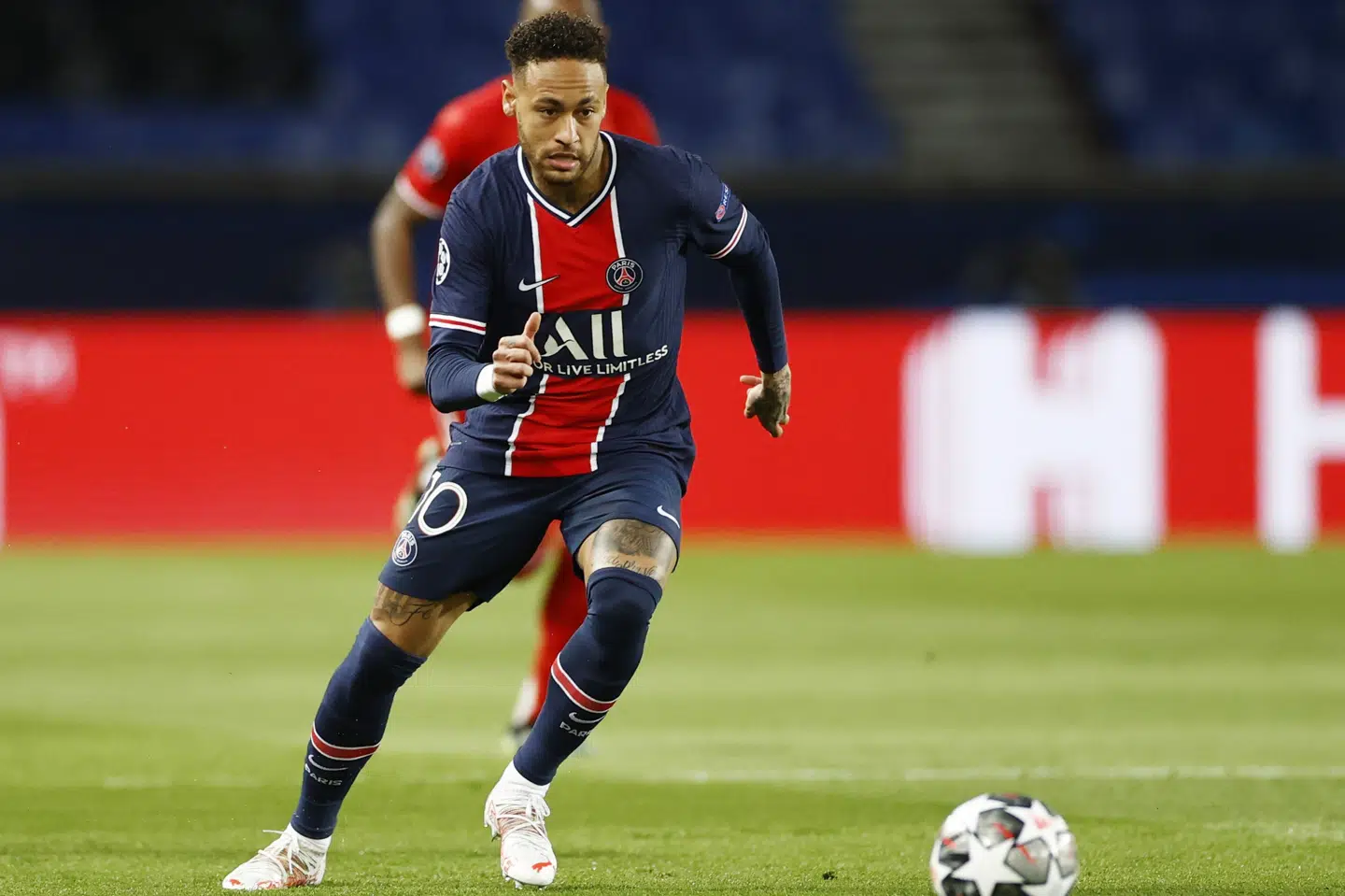 Neymar og Paris Saint-Germain spillede sig tirsdag videre til semifinalerne i Champions League trods et nederlag til Bayern München. Christian Hartmann/Reuters