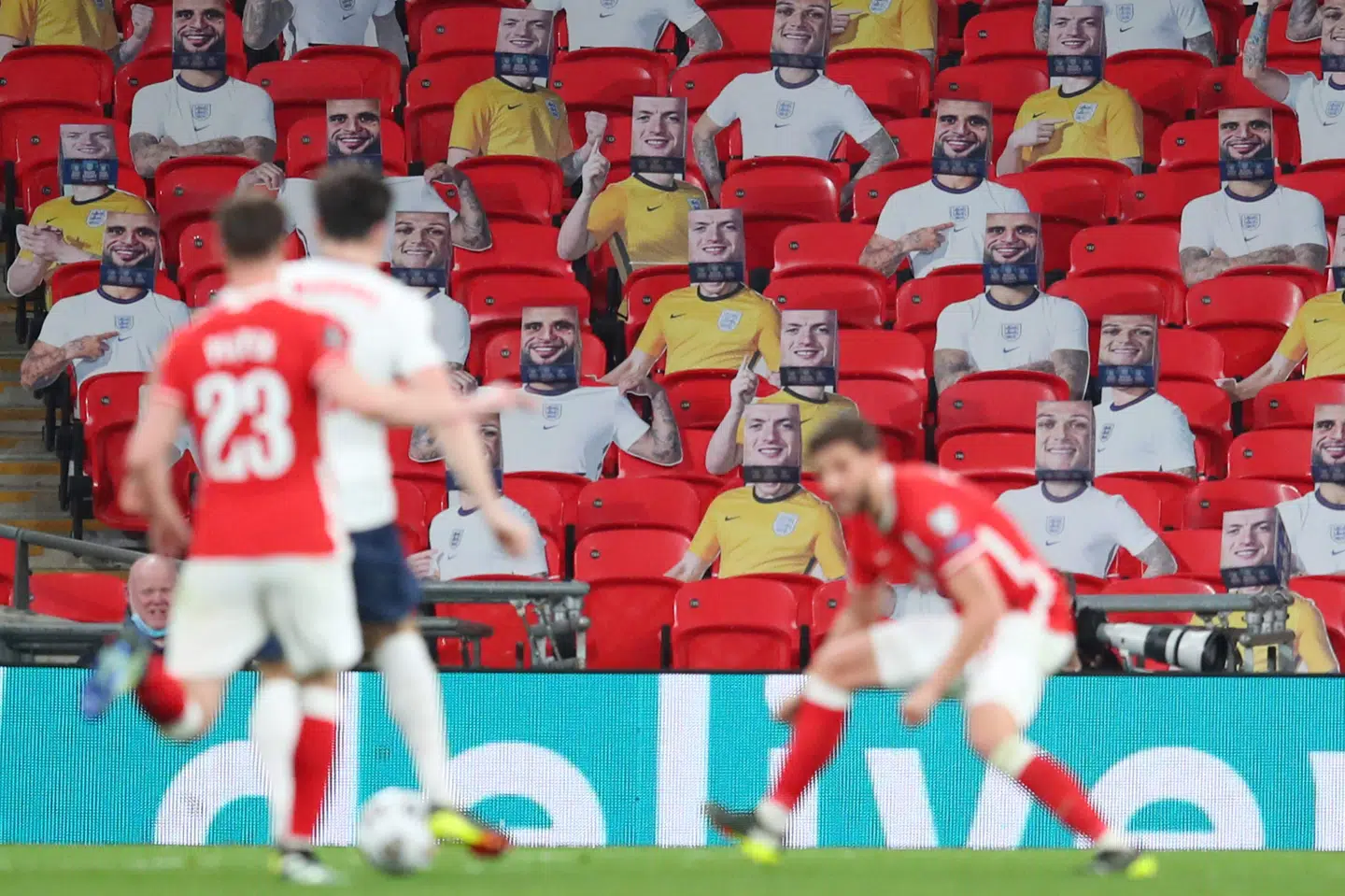Tribunerne har længe stået tomme på Wembley under coronapandemien. Her ses en række papfigurer under kampen mellem England og Polen i slutningen af marts. Catherine Ivill/Ritzau Scanpix