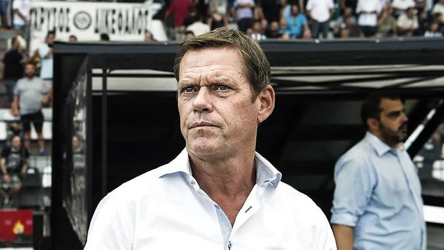 Sportsdirektør Frank Arnesen er under beskydinng i Holland.