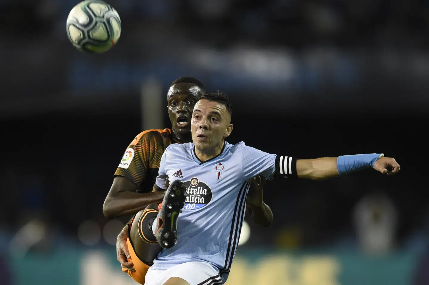 Mouctar Diakhaby (tv.) er en af hovedpersonerne i en sag om påstået racisme i spansk fodbold. (Arkivfoto) Miguel Riopa/Ritzau Scanpix