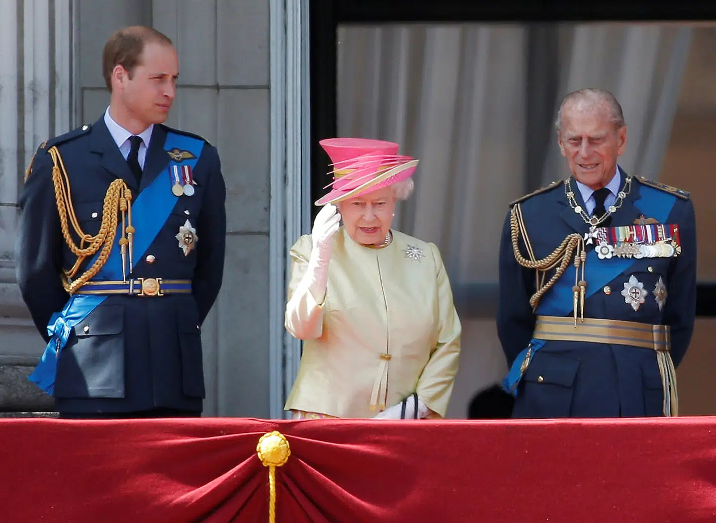 Prins William med dronning Elizabeth og prins Philip. på Buckingham Palace 10. juli 2015.