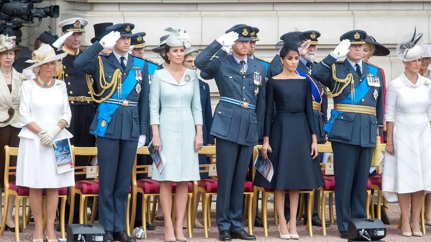 Prins Andrew og prins Harry kommer ikke til at være iklædt en militær uniform ved begravelsen.