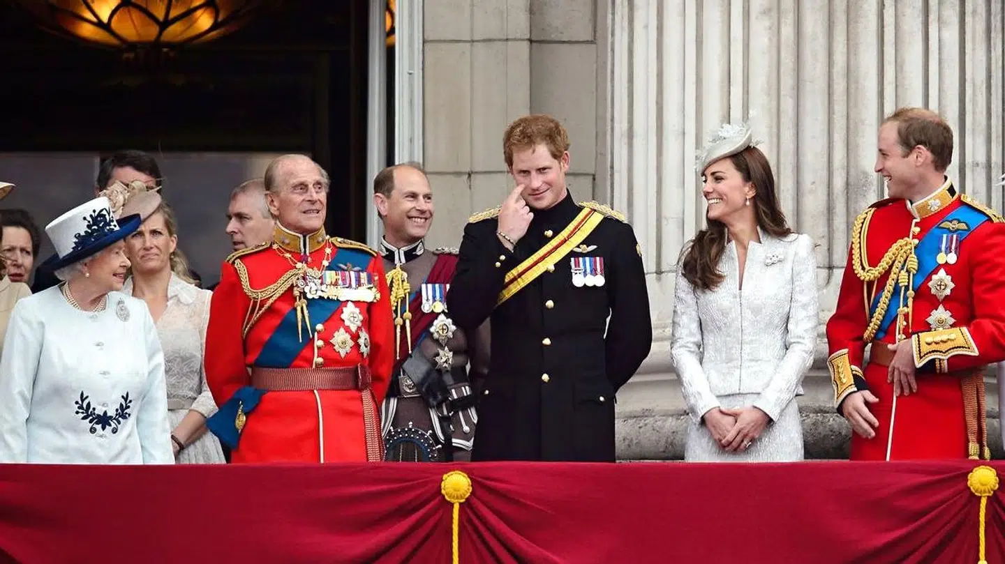 Prins Edward mellem prins Philip og prins Harry.