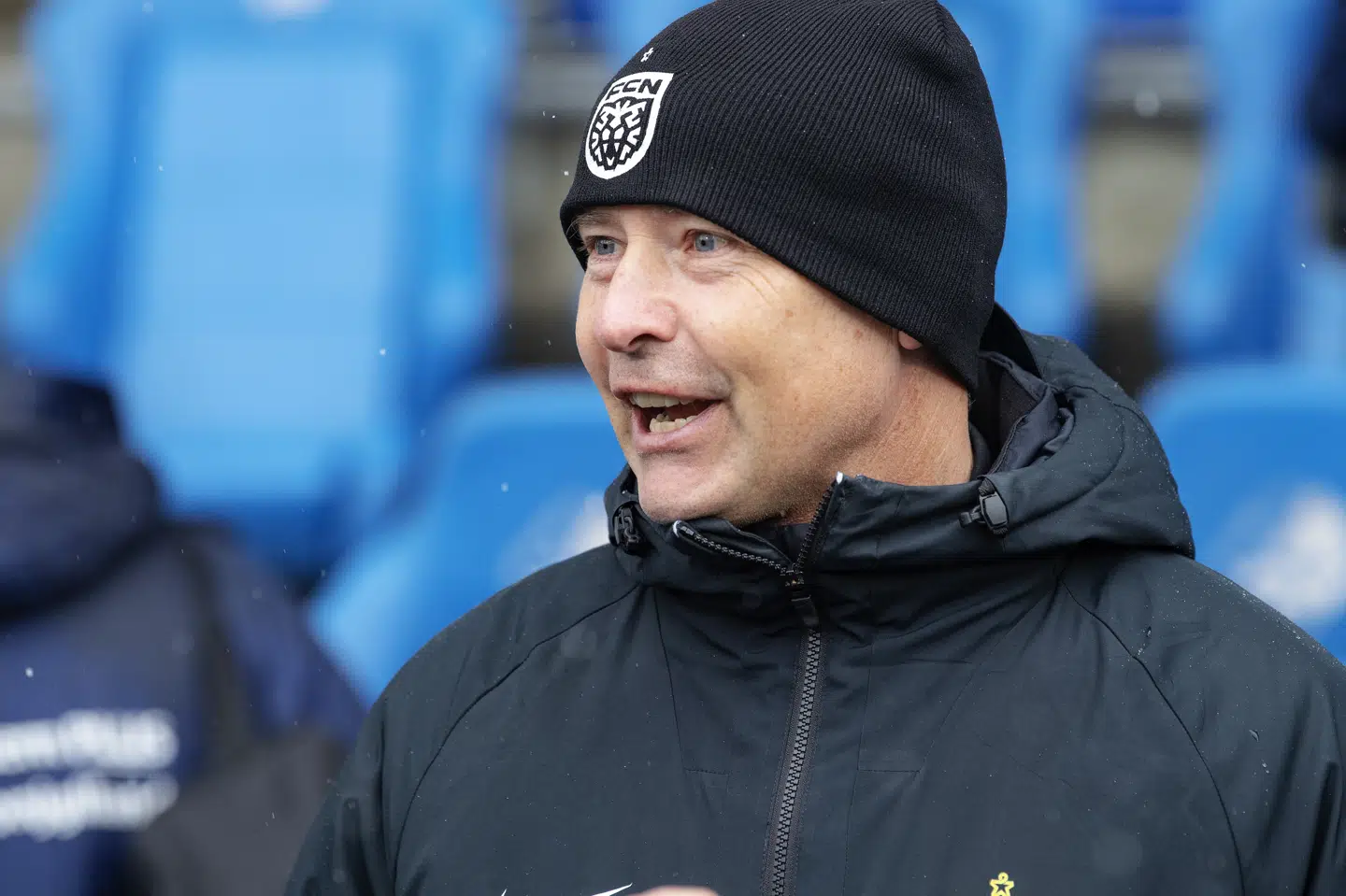 FCN-træner Flemming Pedersen fortæller, at holdet kun kigger opad i tabellen i Superligaen. Farum-holdet går efter at indhente FCK eller AGF som det næste mandskab. Bo Amstrup/Ritzau Scanpix