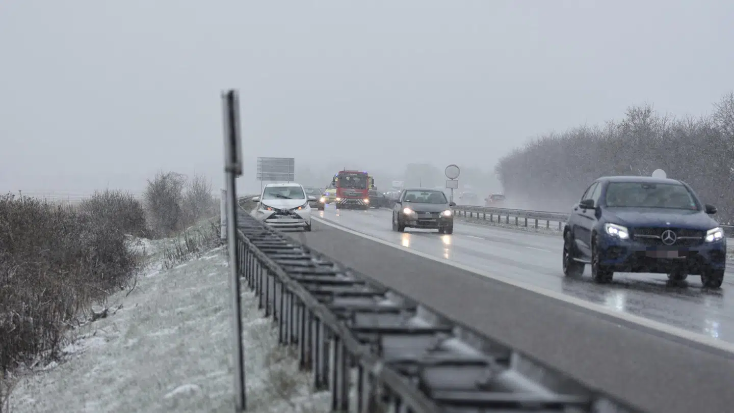I Hedensted på E45 har to biler tilsyneladende været involveret i et uheld. Foto: Presse-fotos.dk