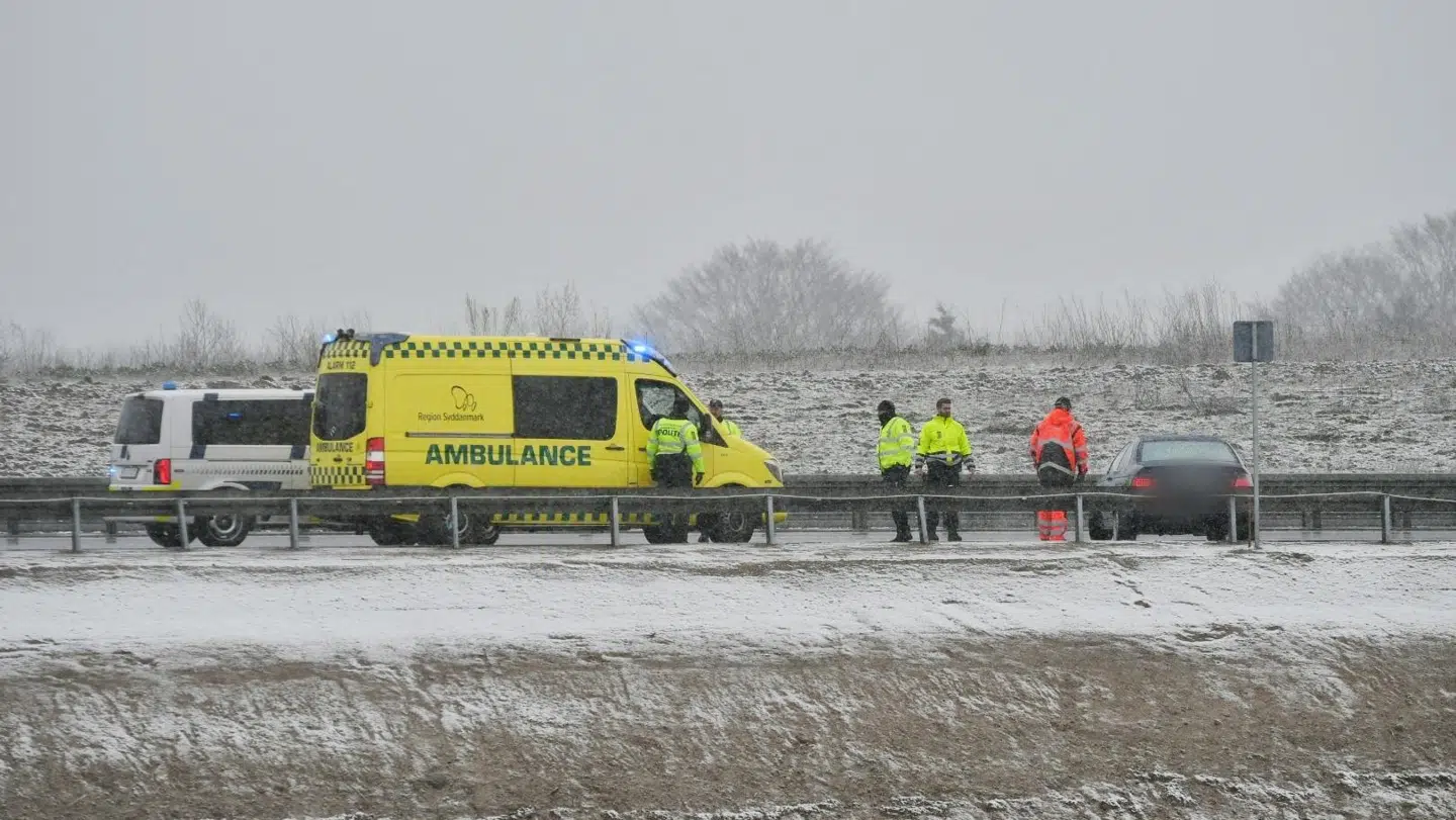 Både ambulance og politi måtte rykke ud til en ulykke på den fynske motorvej. Foto: Presse-fotos.dk