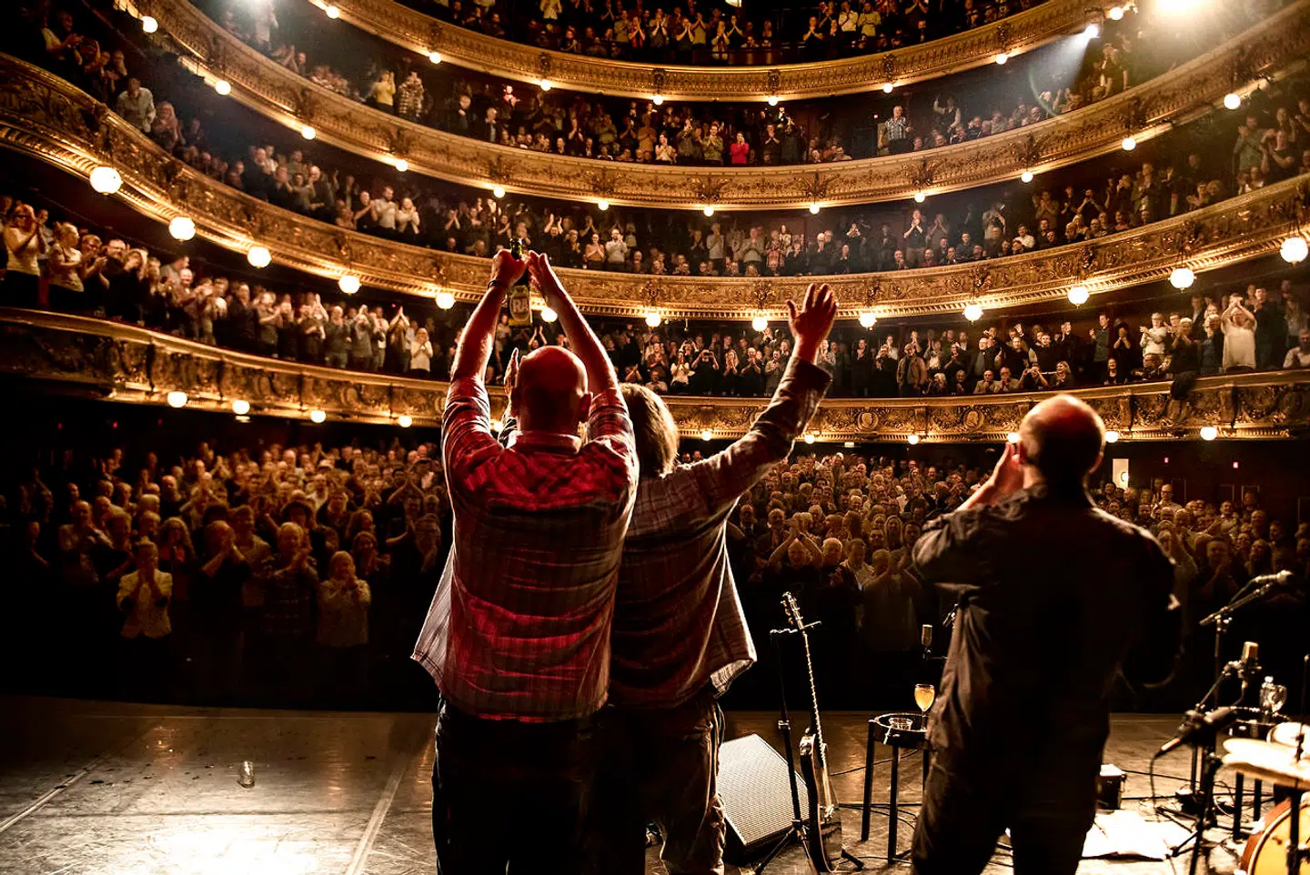 Det bliver ikke som før corona, når vi igen må gå ud og være publikum i teatre, biografer og til koncerter. Her er det Johnny Madsen, der i 2016 gav koncert i Det Kongelige Teater.