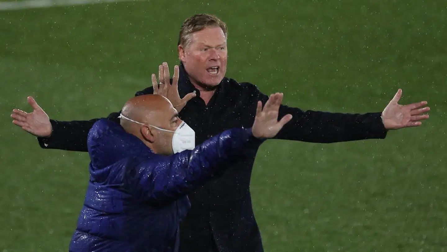 epa09127881 FC Barcelona's head coach Ronald Koeman (R) reacts during the Spanish LaLiga soccer match between Real Madrid and FC Barcelona at Alfredo di stadium in Madrid, Spain, 10 April 2021. EPA/JUANJO MARTIN