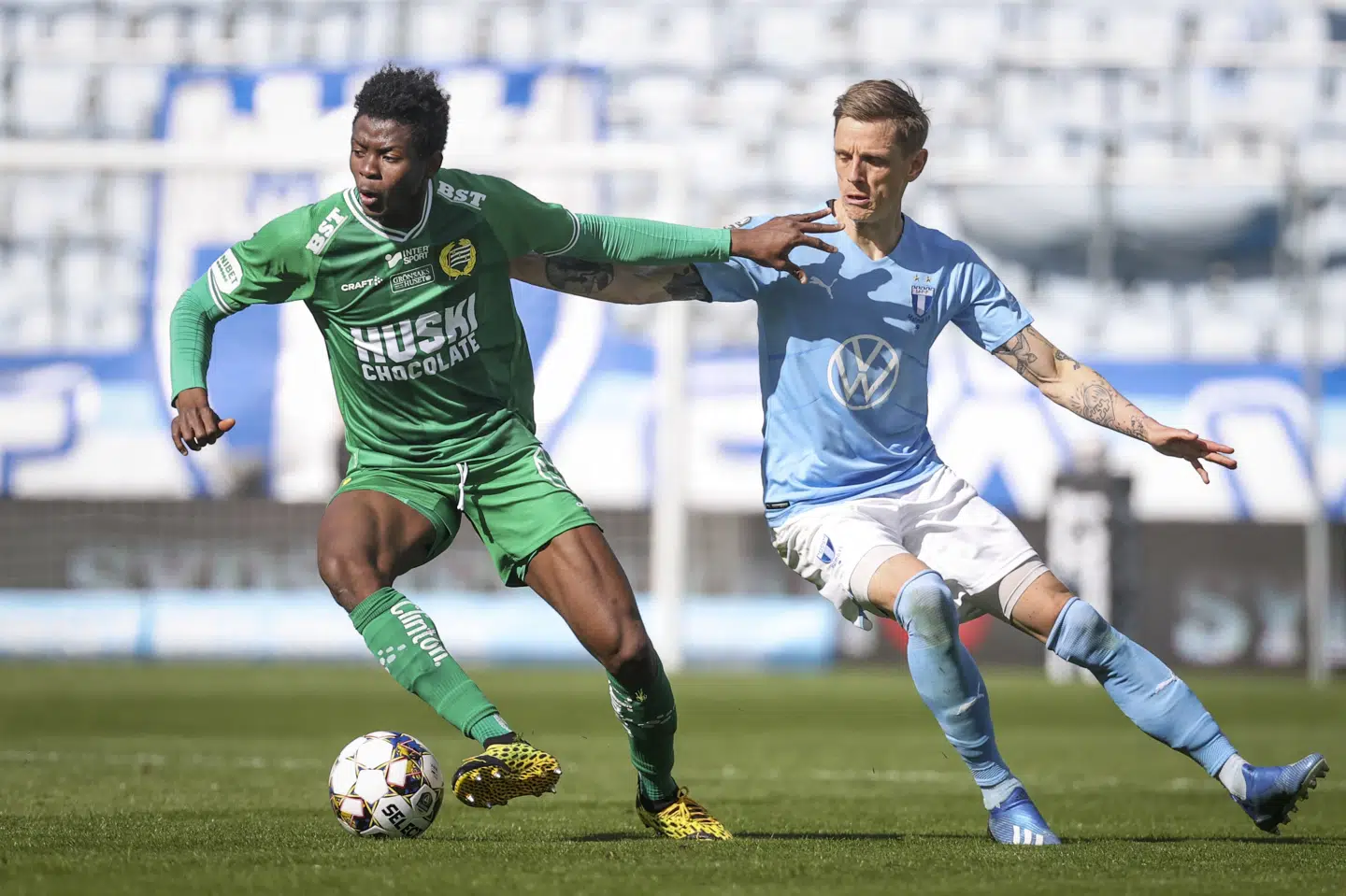 Malmö FF-spilleren Søren Rieks (til højre) scorede et af tre danskermål i lørdagens premieresejr på 3-2 ude over Hammarby. Andreas Hillergren/TT/Ritzau Scanpix