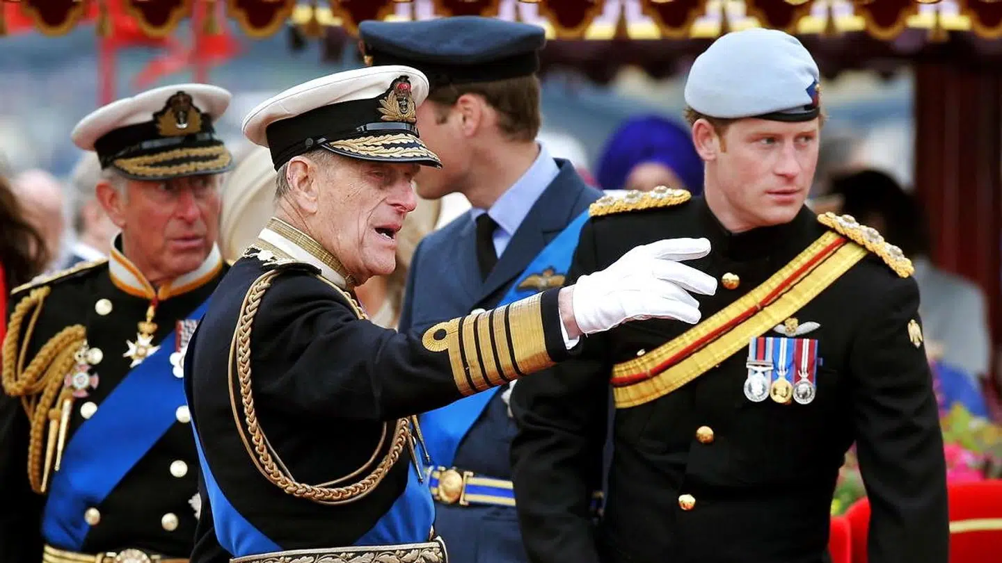 Prins Philip har været en stor støtte for Harry.