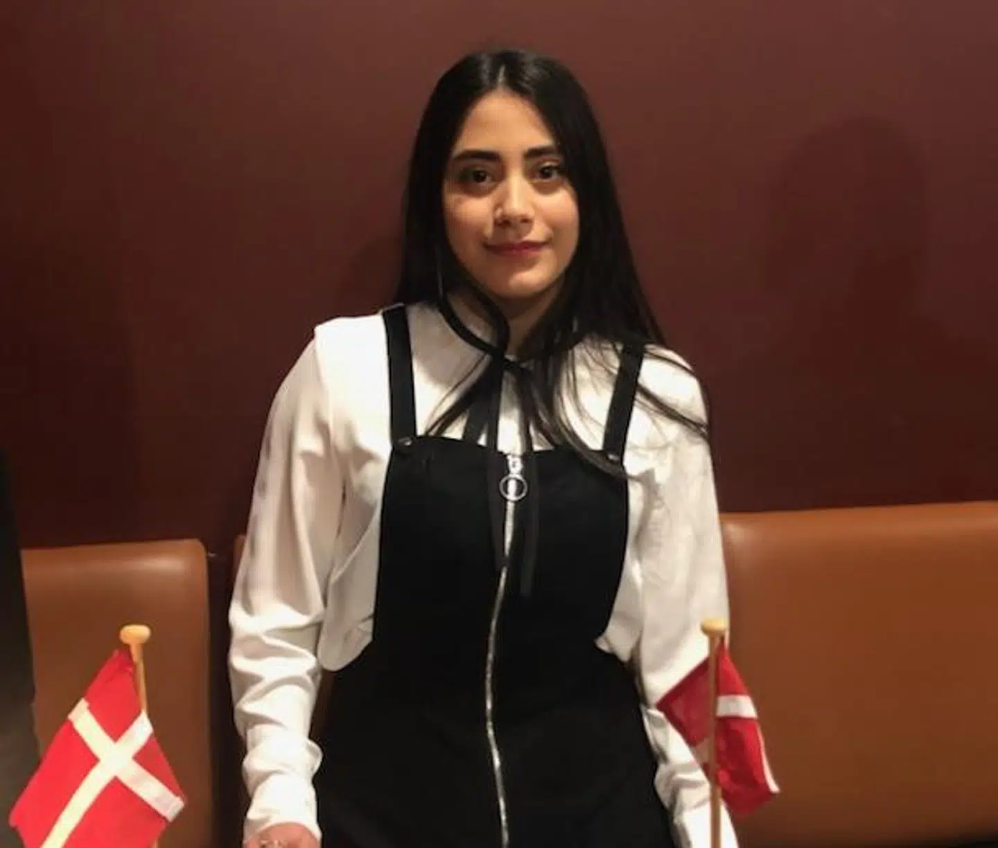 20-årige Aveen Issa er færdig med sin HF næste år og drømmer om at læse medicin. Men nu har hun fået at vide, at hun skal rejse tilbage til Syrien, hvor hun frygter at blive dræbt.