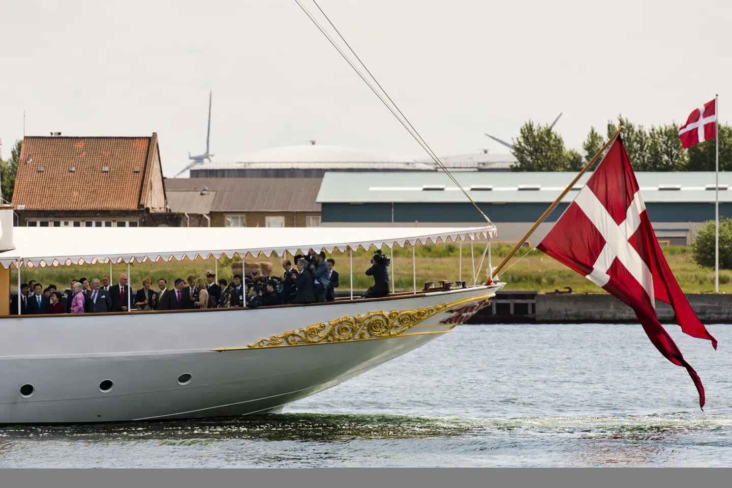 Dronning Margrethe og prins Henrik var vært for kinesiske præsident Hu Jintao og frue under statsbesøget i 2012, og gæsterne kom blandt andet ud at sejle på kongeskibet. Politiet greb ind mod demonstranter, så præsidenten ikke fik dem at se. I Tibetkommissionens fortsatte undersøgelse afhøres også repræsentanter for hoffet, blandt andre Lene Balleby. (Arkivfoto) Søren Bidstrup/Ritzau Scanpix