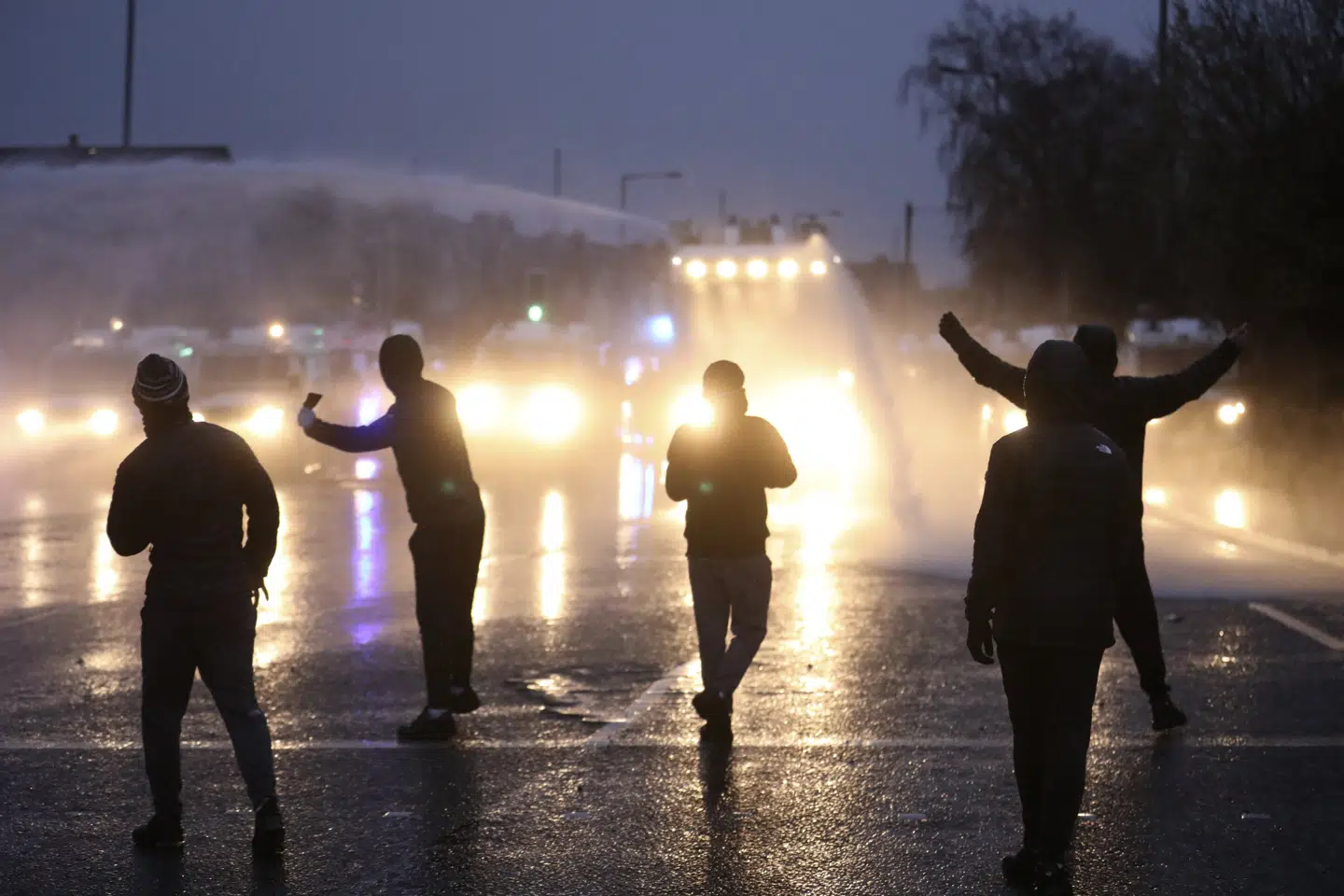 Torsdag var der igen i uroligheder i Belfast. Peter Morrison/Ritzau Scanpix