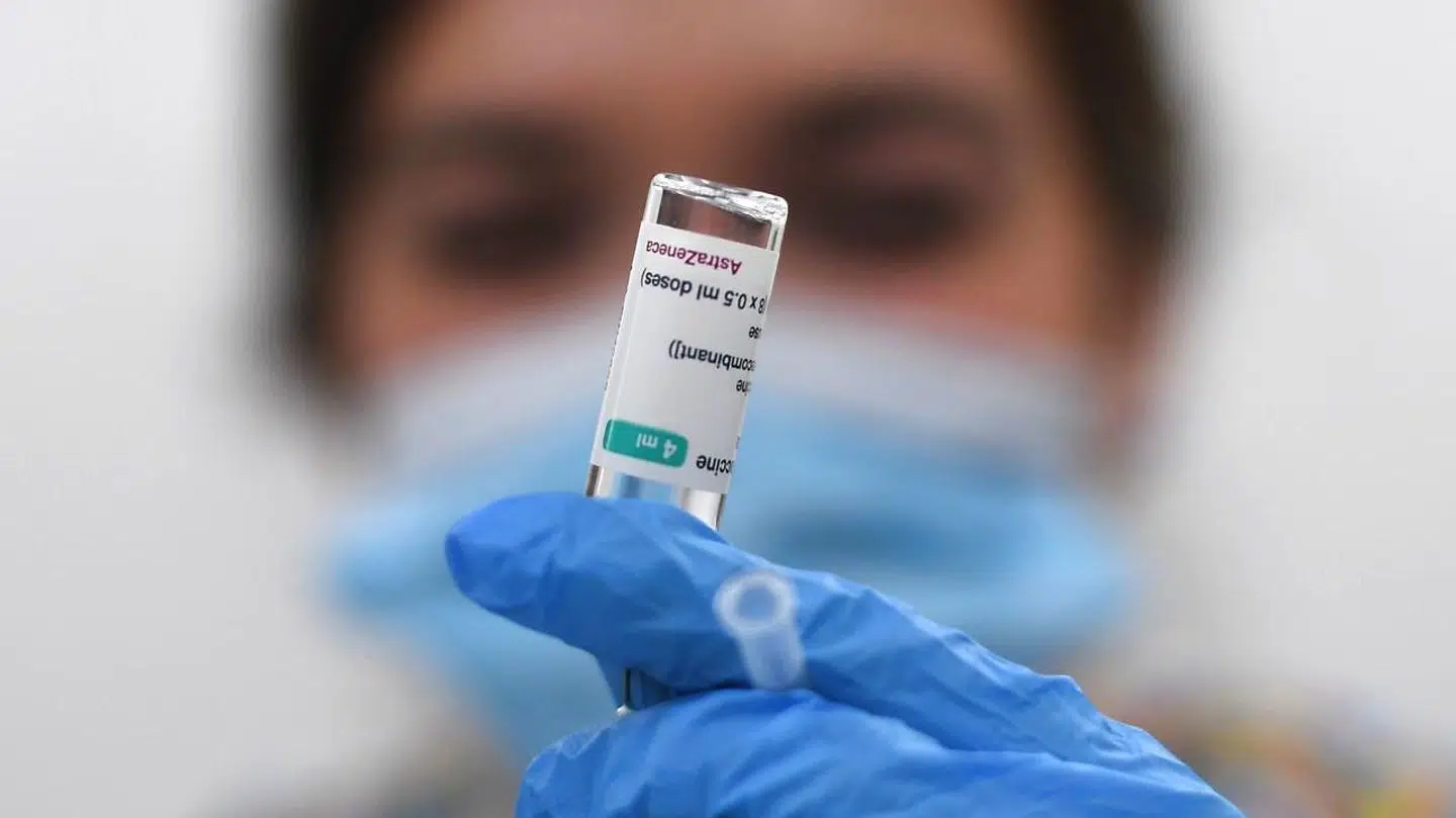 De danske myndigheder vil i næste uge løfte sløret for, om AstraZeneca fortsat skal bruges i Danmark.