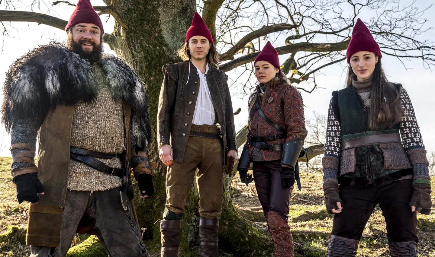 Grot, Birk, Falke og Tinka i 'Tinka og Kongespillet', som er to'eren i serien om Tinka, der er halvt nisse og halvt menneske.