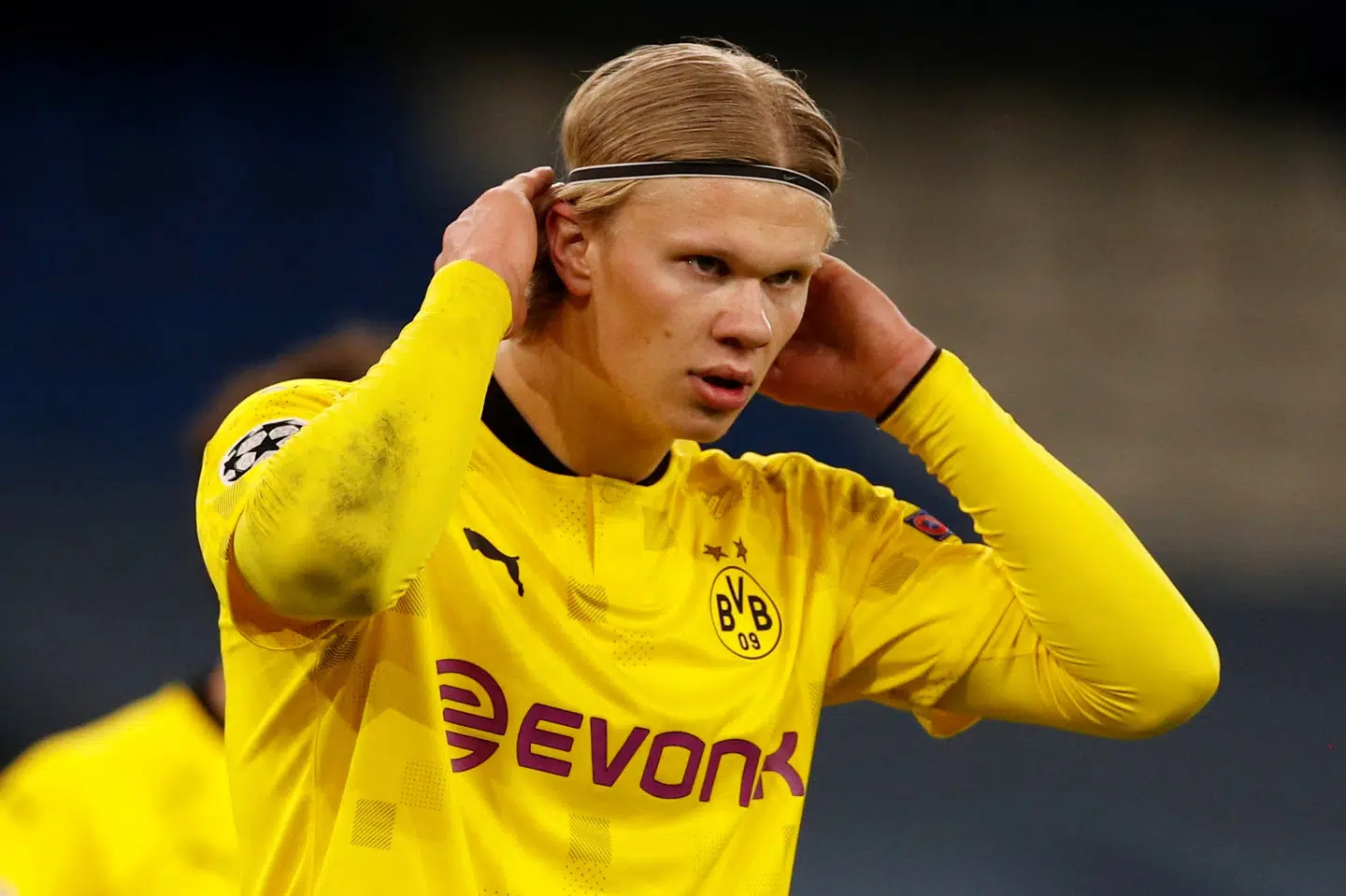 Da Erling Haaland gik ned i tunnelen efter kampen mod Manchester City i Champions League, bad kampens ene linjedommer om hans autograf. Phil Noble/Reuters