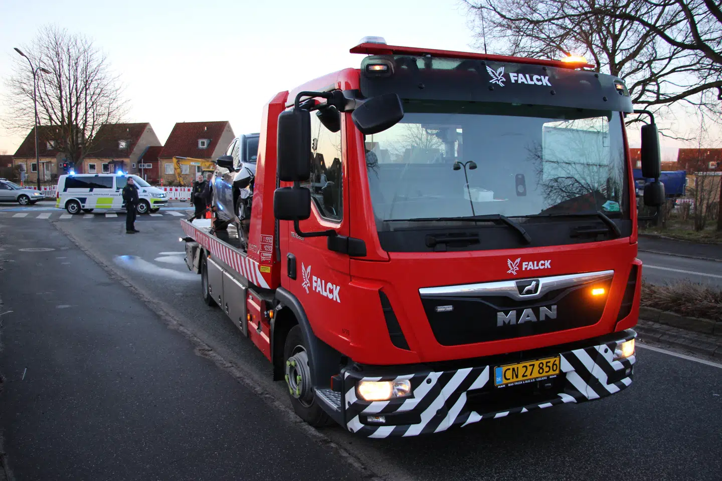Den 24-åriges mazda blev konfiskeret af politiet efter biljagten.