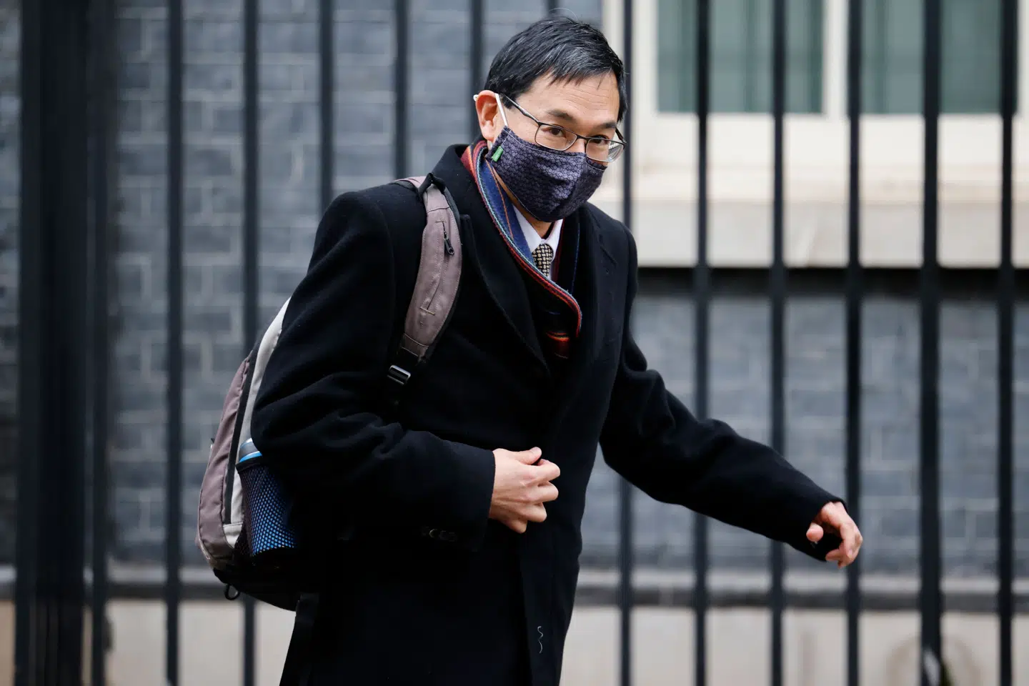 Storbritannien vil så vidt muligt undgå at anvende AstraZeneca-vaccine tíl personer under 30 år, oplyser den britiske vaccinationskomité JCVI. Wei Shen Lim, der leder komitéen siger, at det på baggrund af tilgængelige data og undersøgelser, tilrådes, at personer under 30 uden andre sygdomme så vidt muligt tilbydes et alternativ til AstraZenecas vaccine. Tolga Akmen/Ritzau Scanpix