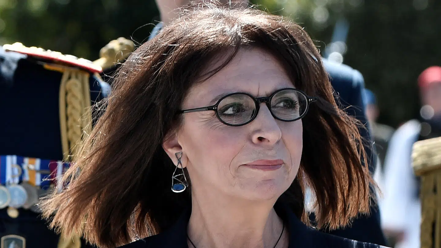 Katerina Sakellaropoulou, der er den første kvindelige præsident i Grækenland, har modtaget et brev fra 22 græske gymnaster, der klager over overgreb fra trænere siden 1985. Nu venter atleterne på svar fra præsidenten og gymnastikforbundet i landet.