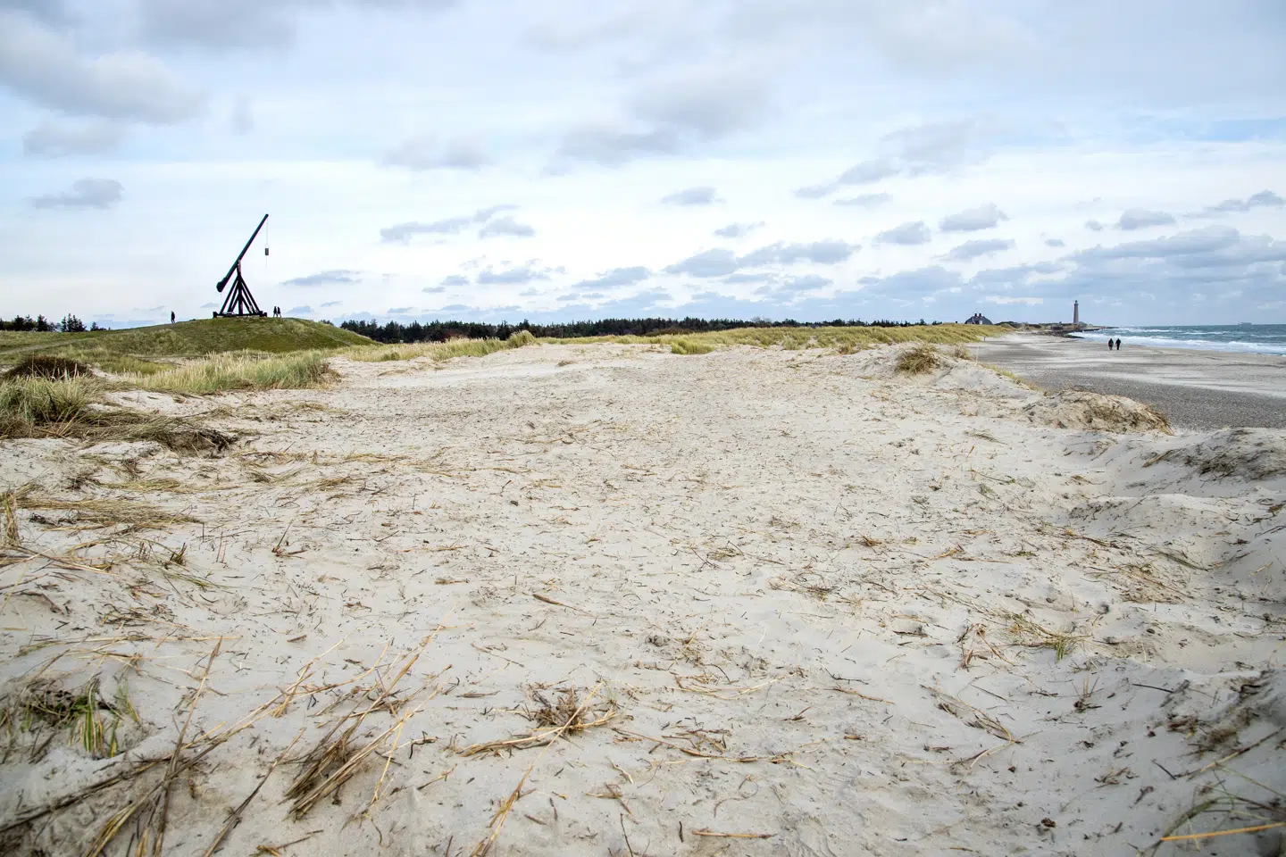 Skagboerne kunne 26. oktober 2019 konstatere, at to klitområder ved Skagen Sønderstrand havde ændret udseende natten over. Der var fjernet mellem en til halvanden meter sand af klittoppen. Nu er to mænd anklaget for groft hærværk mod fredede klitter og for at skade et område med betydelige landskabelige og kulturhistoriske værdier. (Arkivfoto). Henning Bagger/Ritzau Scanpix