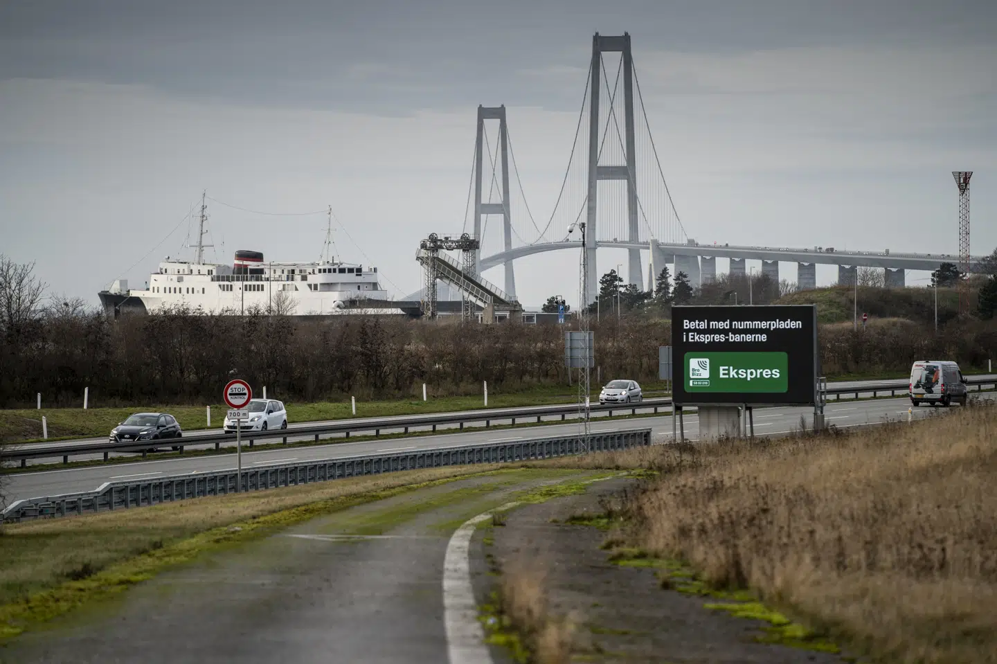 Mens rekordmange biler krydser Storebæltsbroen, er trafikken med biler og busser stadig langt under normalen. (Arkivfoto). Mads Claus Rasmussen/Ritzau Scanpix