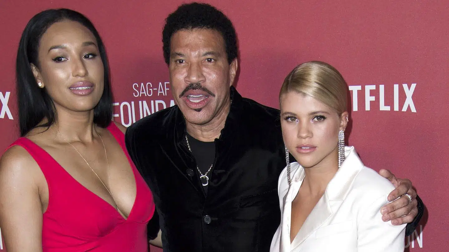 Lionel Richie (midten) og hans datter, Sofia Richie.