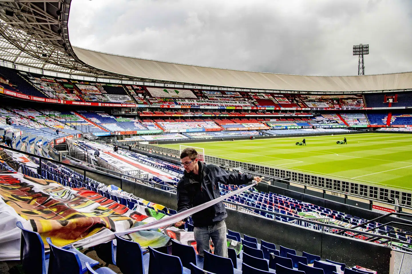 Feyenoord har som erstatning for fans haft bannere liggende på tribunerne på De Kuip i Rotterdam. (Arkivfoto) Robin Utrecht/Ritzau Scanpix