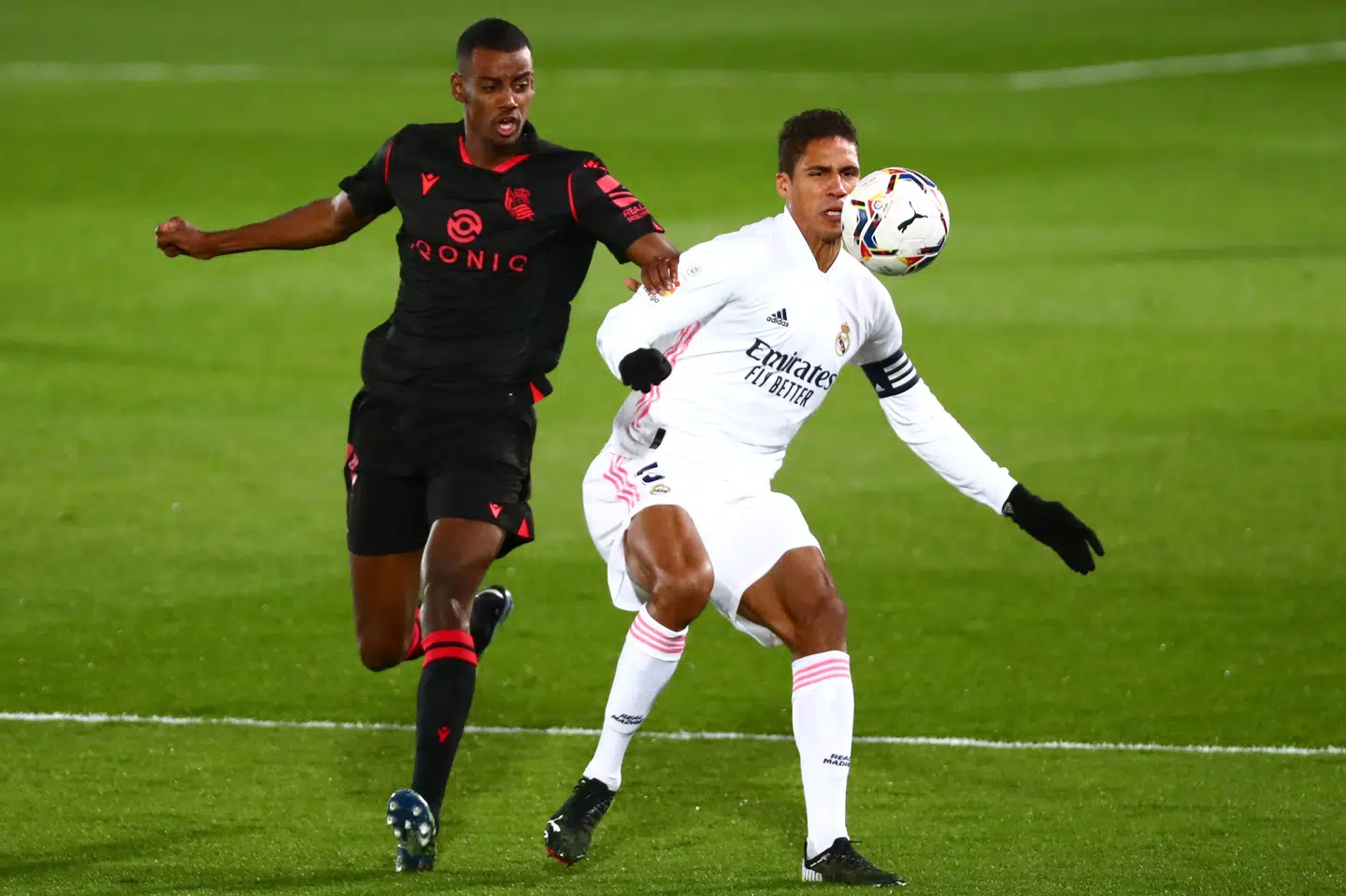 Det bliver uden Raphaël Varane, at Real Madrid møder Liverpool i Champions League-kvartfinalen. Franskmanden er blevet testet positiv for coronavirus. Sergio Perez/Reuters