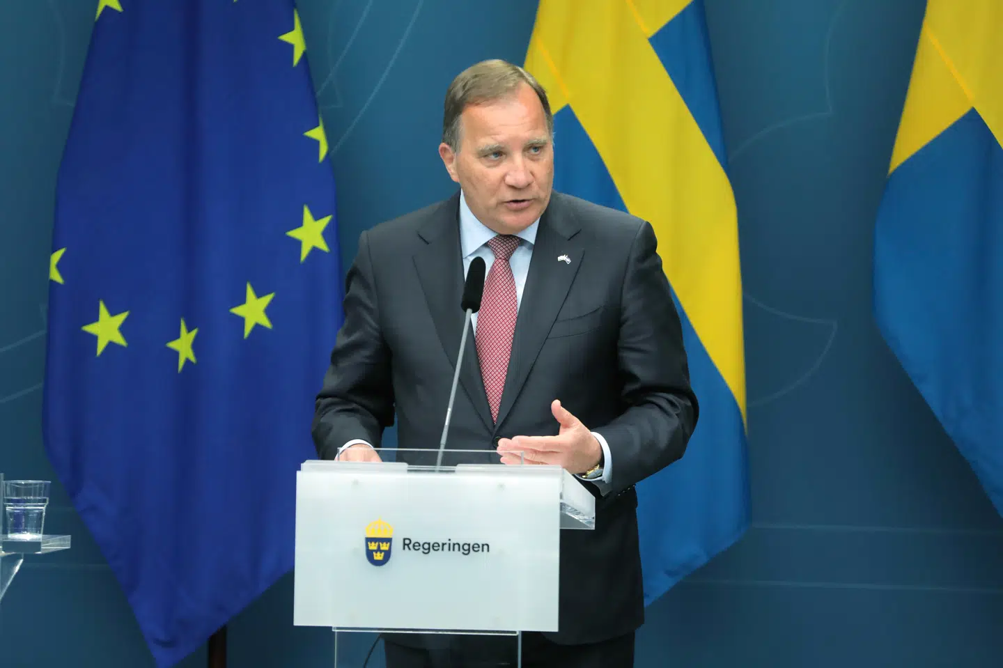 Sveriges regering under ledelse af statsminister Stefan Löfven giver yderligere syv milliarder svenske kroner (lidt over fem milliarder kroner) til indsatsen mod covid-19, øget pleje og omsorg og til vaccine. Tt News Agency/Reuters