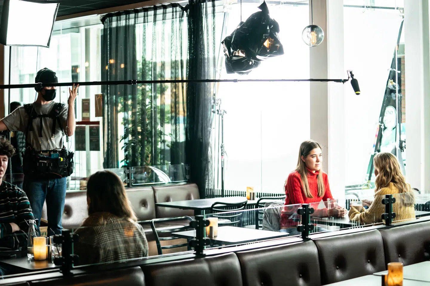 Filippa Navarana og Maja Ida Thiele kan begge godt lide at spille rigtige mennesker. Ifølge pigerne må det hellere være underspillet end karikeret. Emil Helms/Ritzau Scanpix
