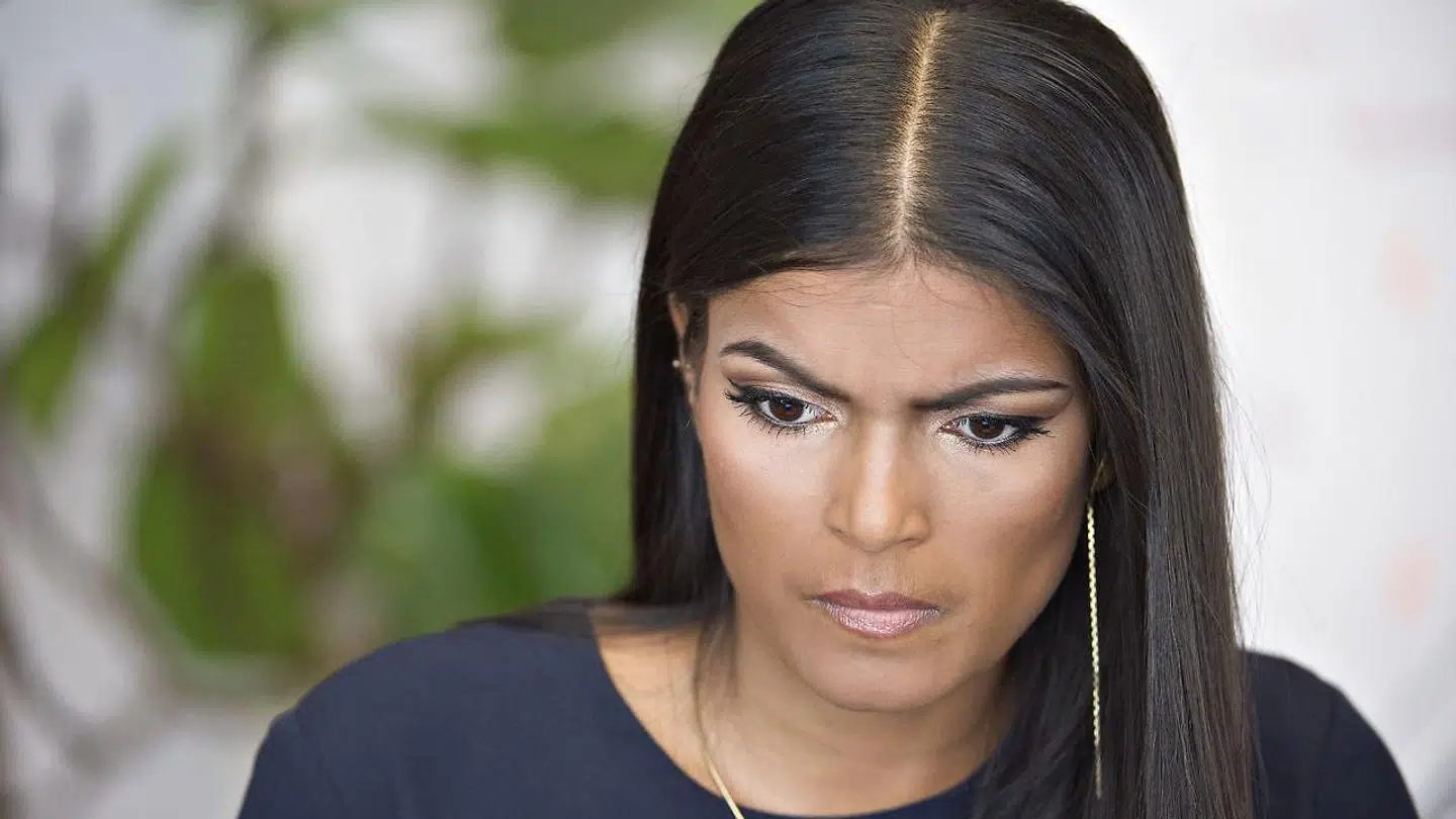 Ulla Essendrop skal være vært på et nyt DR-program, 'Mit liv på nettet.' I forbindelse med programmet er hun blevet opmærksom på de skyggesider, som det digitale liv kan medføre.