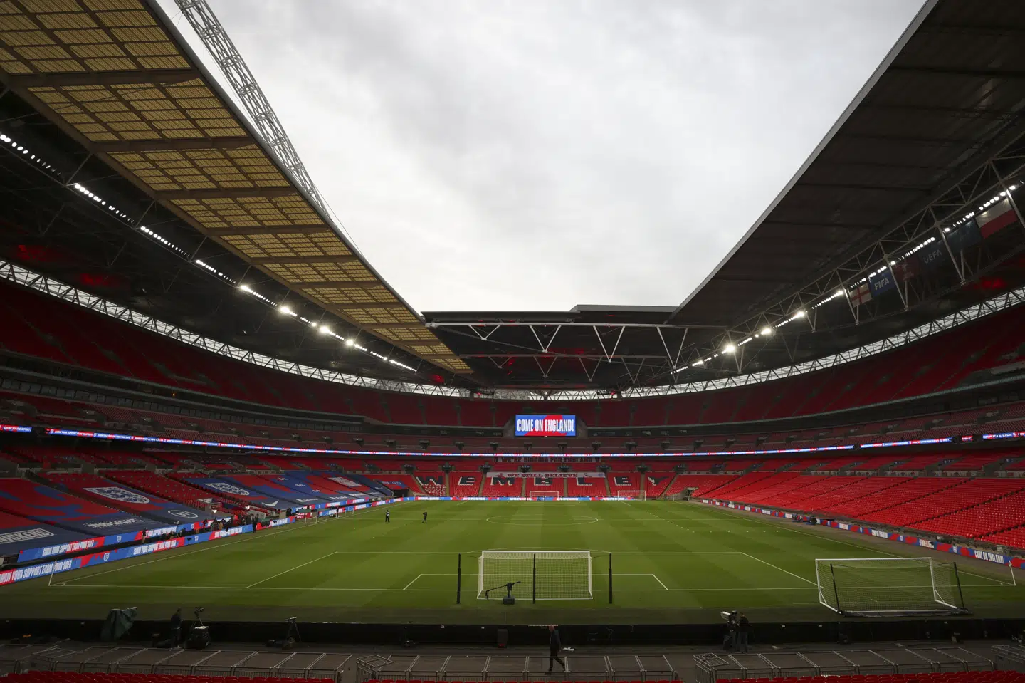 Wembley kan rumme 90.000 tilskuere. Til Liga Cup-finalen får 8000 plads på tribunerne. Catherine Ivill/Ritzau Scanpix
