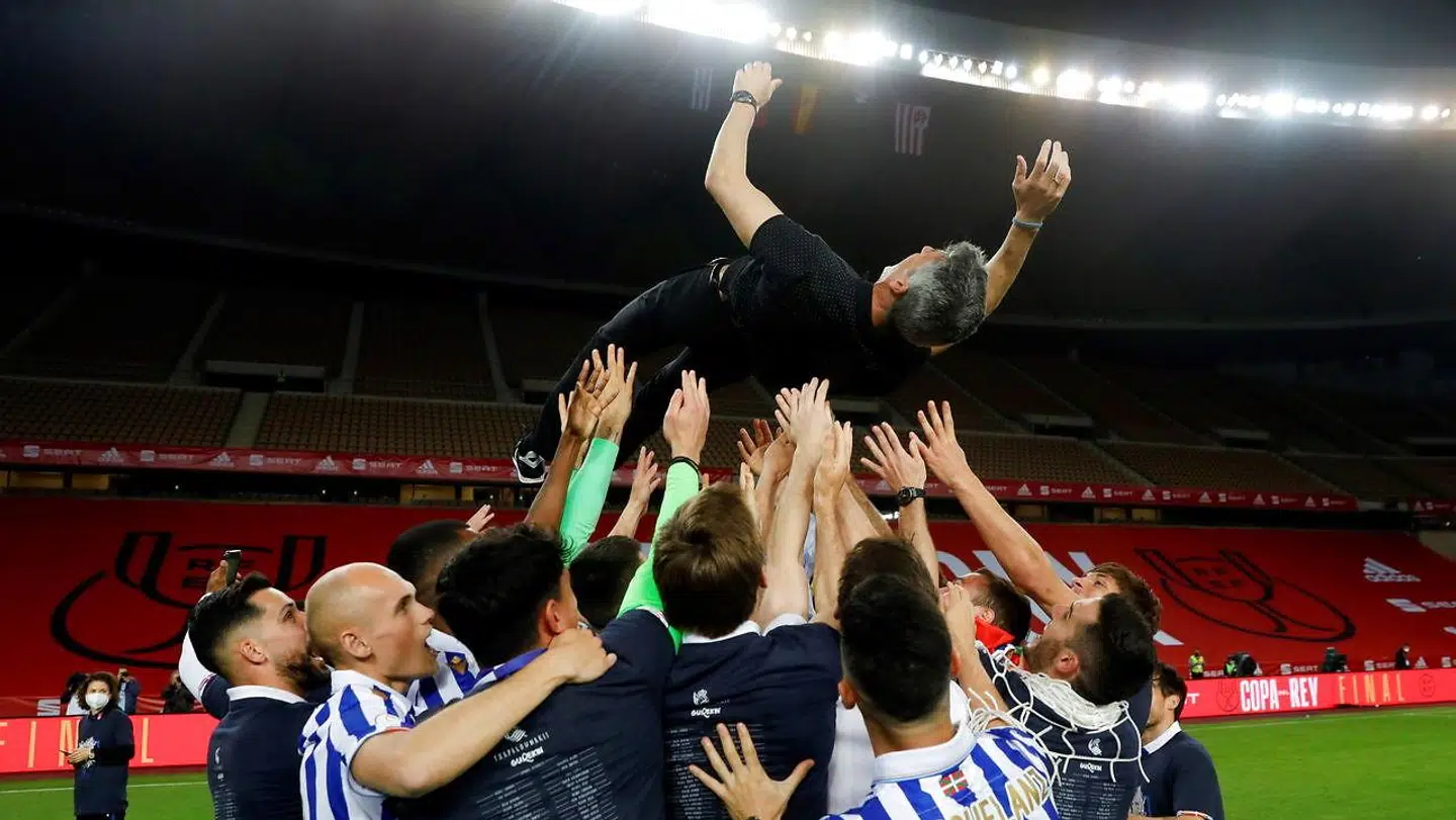 Alguacil bliver hyldet af sine spillere.