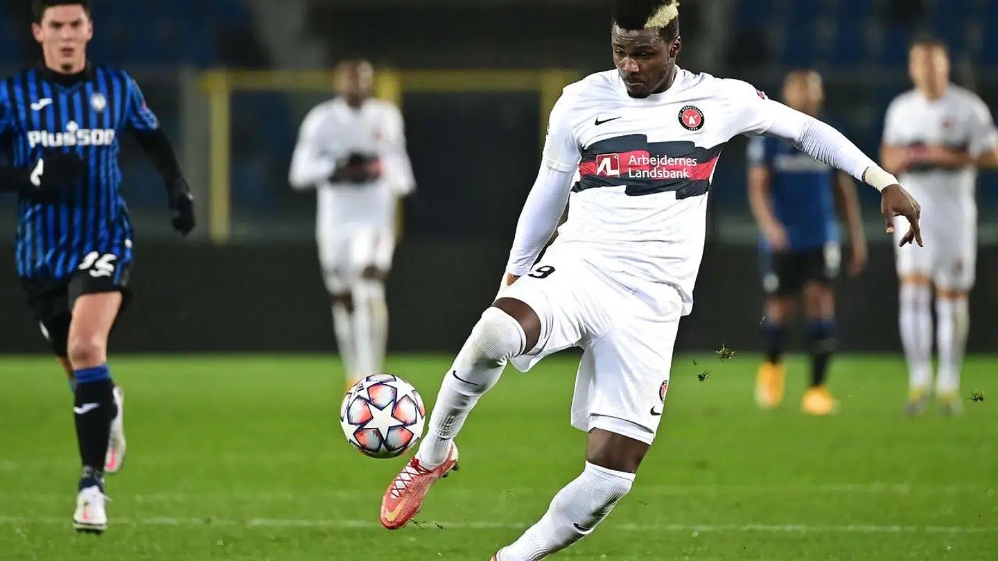 Sory Kaba farver ofte hår, men det skal hans fodboldspil ikke bedømmes på, siger Priske.