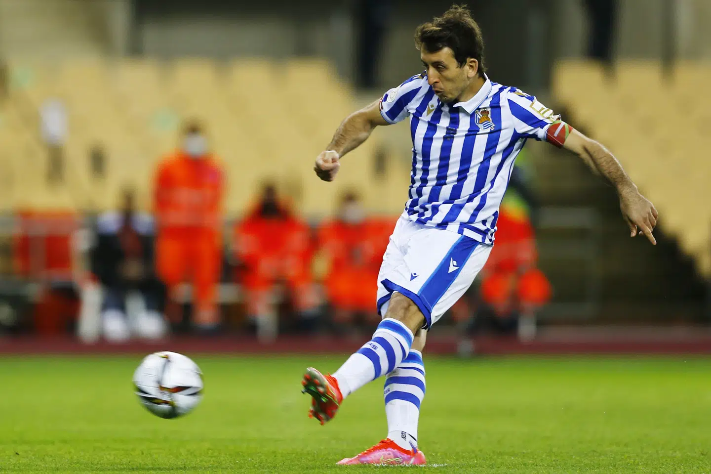 Mikel Oyarzabal sparker pokalfinalens enlige mål i nettet på et straffespark i anden halvleg. Marcelo Del Pozo/Reuters