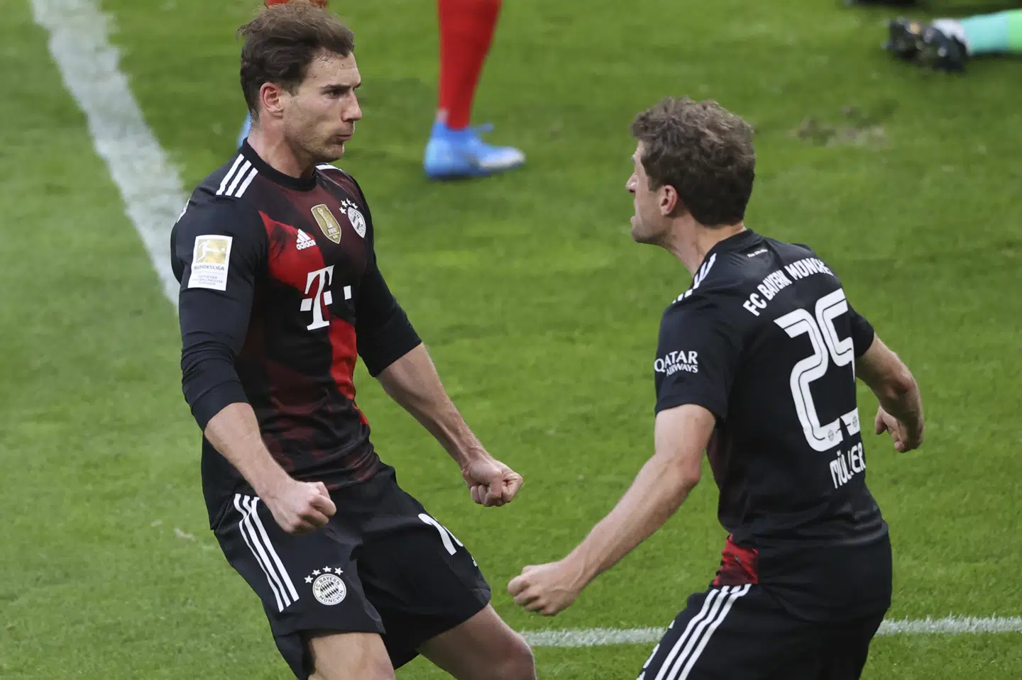 Thomas Müller (th.) serverede perfekt for Leon Goretzka, der scorede Bayerns sejrsmål mod Leipzig. Alexander Hassenstein/Ritzau Scanpix