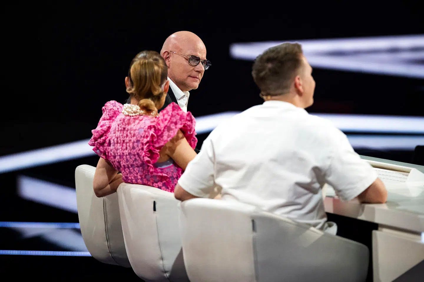 Dommerne Thomas Blachman, Oh-Land og Martin Jensen under semifinalen. Den musikalske diskussion mellem de to herrer fortsatte også efter showet. Foto: Martin Sylvest/Ritzau Scanpix 2021.