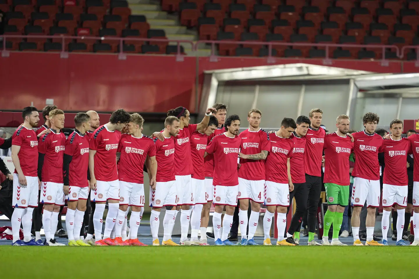 Arkivfoto: I forbindelse med den seneste landskamp bar landsholdsspillerne en t-shirt med skriften football supports change. (Arkivfoto) Kim Price/Ritzau Scanpix