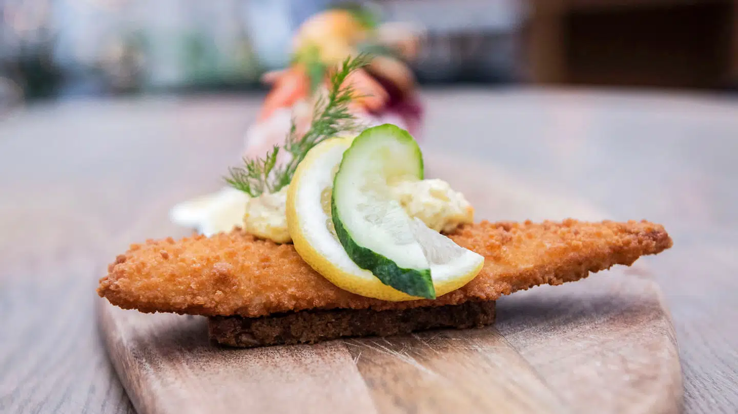 Fiskefilet på rugbrød er det mest solgte stykke smørrebrød mange steder i landet