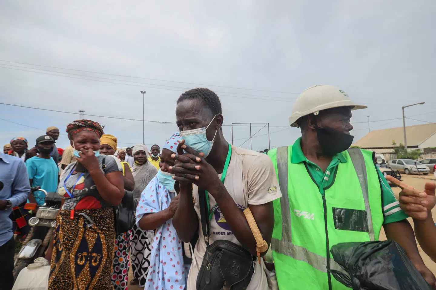 Nogle af de tusinder af fordrevne fra Palma-området ankommer i sikkerhed i Pemba i Mozambique torsdag. Militante islamister angreb Palma 24. marts. Mange mennesker er blevet dræbt - men ingen har overblik over det præcise antal. Alfredo Zuniga/Ritzau Scanpix