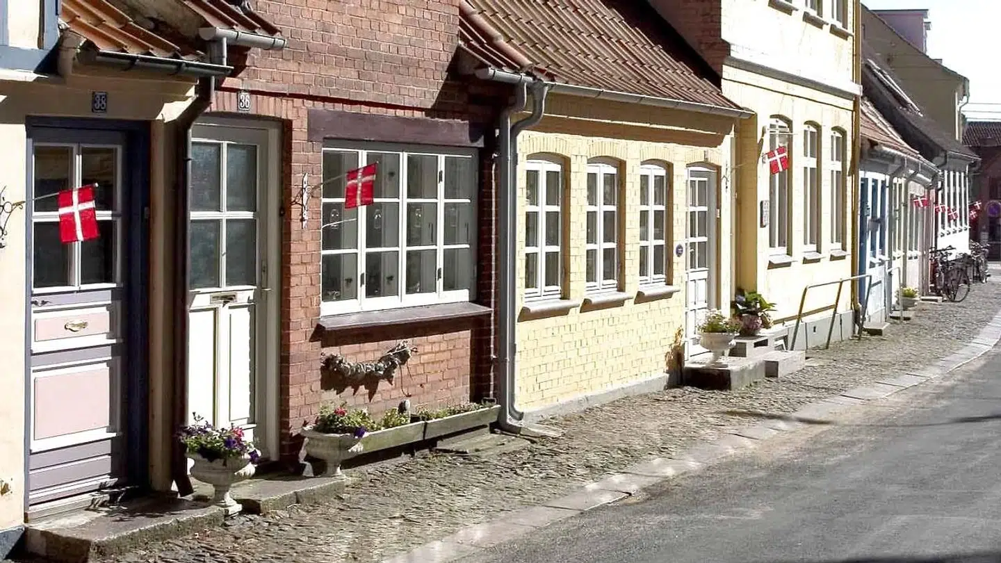 Bogense er en turistby, og derfor har de gjort ondt på de lokale forretningsdrivende, at de ikke må slå dørene op i påsken. Foto: Scanpix