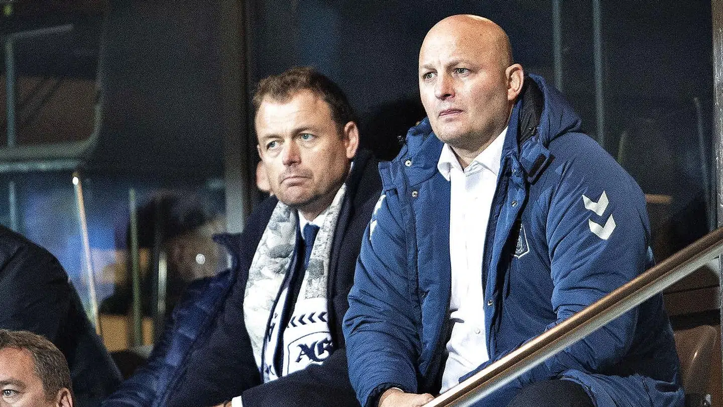Peter Christiansen (til højre) fortæller, at man i AGF ikke længere frygter FC København, som man engang gjorde.