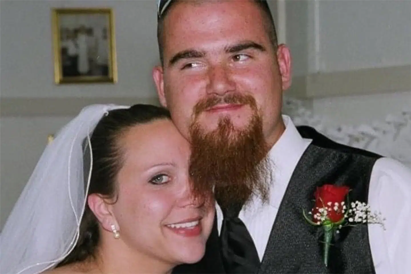 Et bryllupsbillede af Jessica og Jake Woodruff.