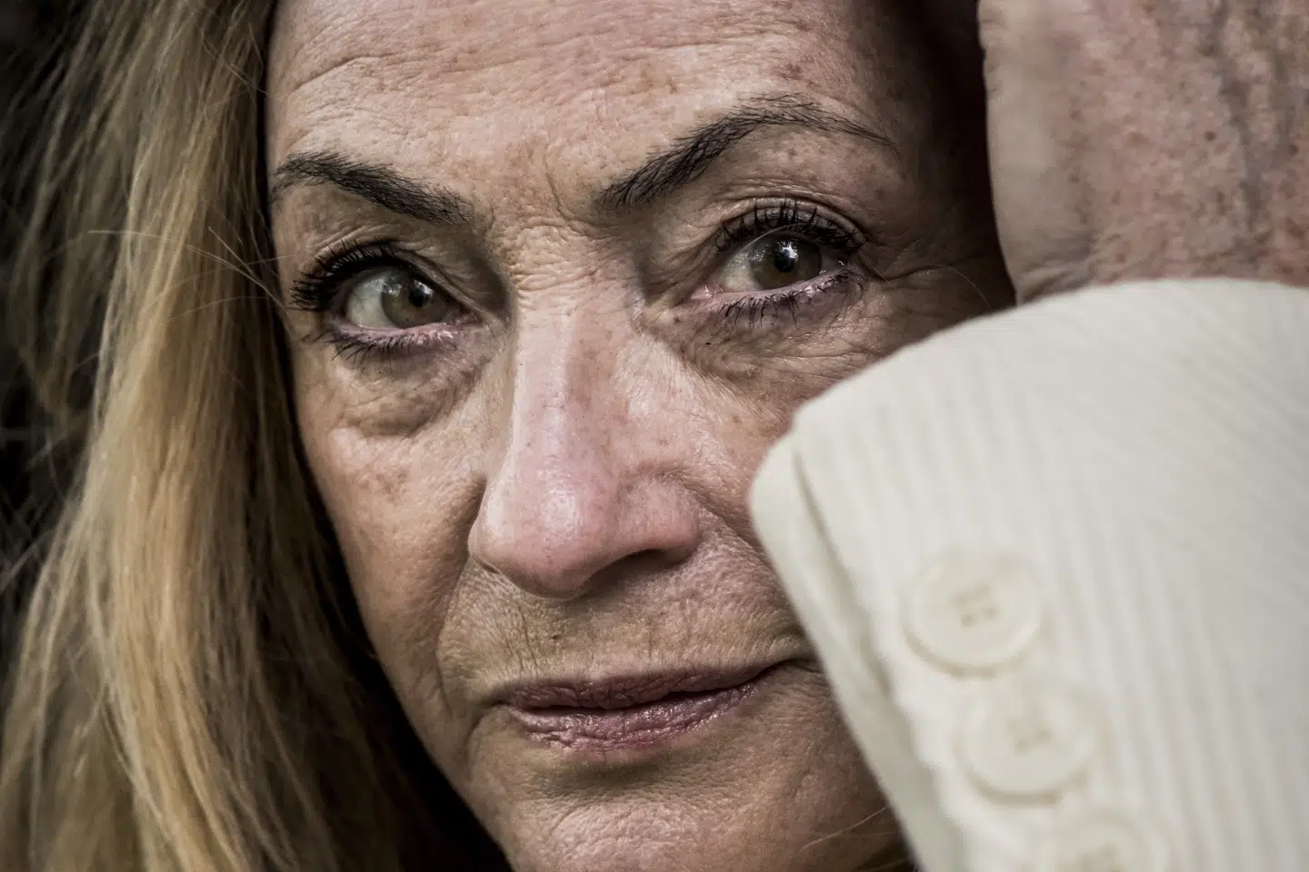 - Af en eller anden grund er der nogle, der synes, jeg ser aristokratisk ud, så jeg har spillet en del Hellerup-fruer - jeg bor selv i Charlottenlund, så forstå mig ret, men det er der nogle gange ikke det store i. Uanset hvor stor eller lille rollen er, kigger jeg altid efter, om der er det, vi skuespillere kalder for skuespillerføde eller -mad i den, siger Solbjørg Højfeldt, som er aktuel i anden sæson af thrillerserien Den som dræber på Viaplay. (Arkivfoto) Asger Ladefoged/Ritzau Scanpix