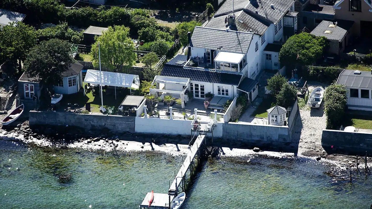 Boligmarkedet er brandvarmt for øjeblikket. Og det gælder ikke mindst villaerne i Nordsjælland langs Strandvejen.