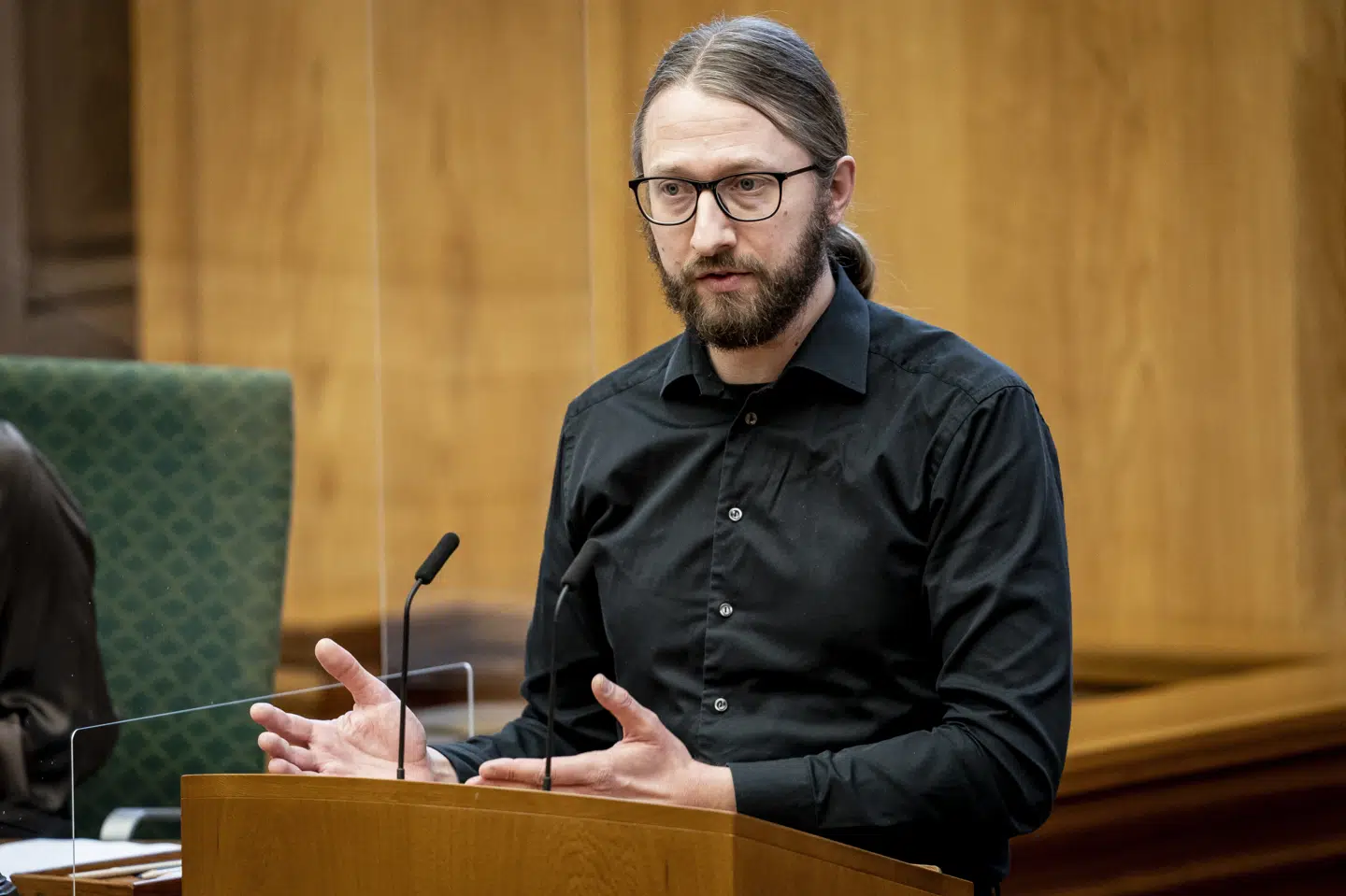 Stinus Lindgreen (RV) under møde i Folketingssalen med ministrenes spørgetid på Christiansborg, onsdag den 27. januar 2021. Der er blandt andet hasteforespørgsel om nødlicens til vaccineproduktion under dagens møde.. (Foto: Mads Claus Rasmussen/Ritzau Scanpix) Mads Claus Rasmussen/Ritzau Scanpix
