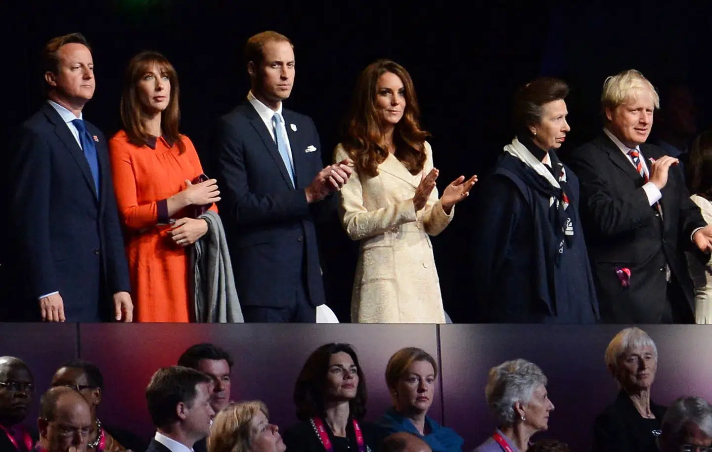 Brois Johnson (th.) ved åbningsceremonien ved de paralympiske lege i 2012. Ved siden af ham sidder prinsesse Anne, hertuginde Catherine og prins William.