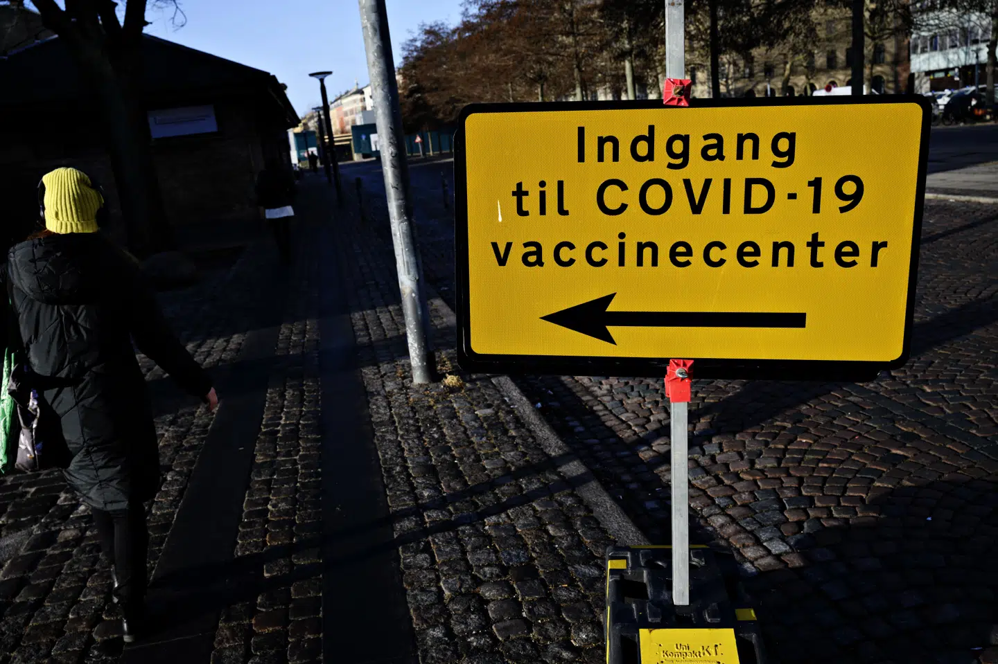 Vaccine- og testcentre i Rødekro og Hobro er blevet udsat for hærværk. Her ses skilt til vaccinecenter i København i februar. (Arkivfoto) Philip Davali/Ritzau Scanpix